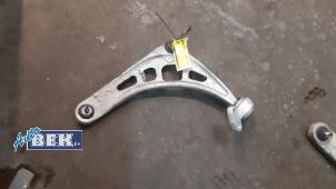 Used Front lower wishbone, left BMW 3 serie (E46/4) 330i 24V Price on request offered by Auto Bek