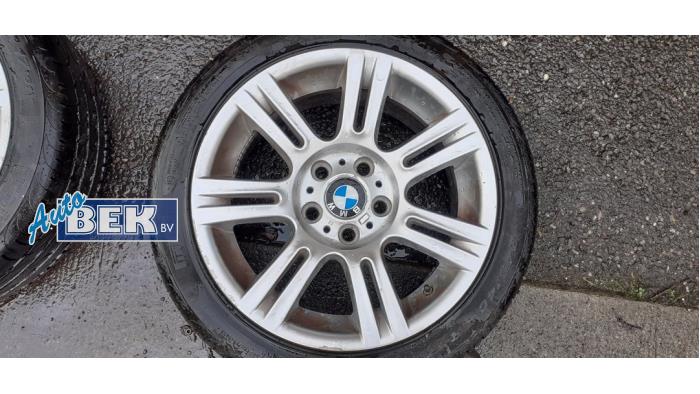 Sportfelgensatz + Reifen van een BMW 3 serie (E46/4) 330i 24V 2000