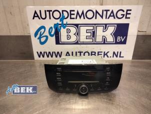 Usagé Radio Fiat Punto III (199) 0.9 TwinAir Turbo 100 Prix € 50,00 Règlement à la marge proposé par Auto Bek