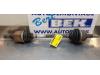 Front drive shaft, left from a Citroen C4 Grand Picasso (3A), 2013 / 2018 1.6 BlueHDI 120, MPV, Diesel, 1.560cc, 88kW (120pk), FWD, DV6FC; BHZ, 2014-07 / 2018-03, 3ABHZ 2015