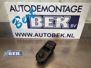 Usados Interruptor combinado de ventanillas Opel Vivaro 2.0 CDTI 16V Precio € 15,00 Norma de margen ofrecido por Auto Bek