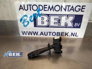 Usados Interruptor de indicador de dirección Opel Vivaro 2.0 CDTI 16V Precio € 25,00 Norma de margen ofrecido por Auto Bek