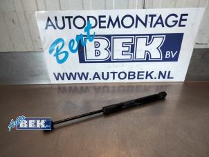 Gebrauchte Gasdämpfer Motorhaube rechts BMW 2 serie Active Tourer (F45) 218d 2.0 TwinPower Turbo 16V Preis € 15,00 Margenregelung angeboten von Auto Bek