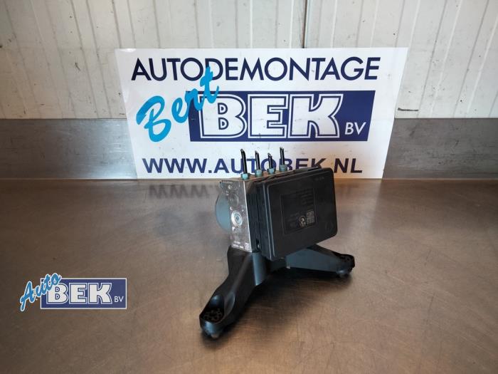 Używane Pompa ABS BMW 2 serie Active Tourer (F45) 218d 2.0 TwinPower Turbo 16V Cena € 345,00 Procedura marży oferowane przez Auto Bek