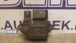 Used Glow plug relay Mercedes E (W213) E-220d 2.0 Turbo 16V Price € 50,00 Margin scheme offered by Auto Bek