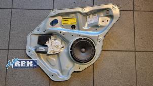 Używane Mechanizm szyby prawej tylnej wersja 4-drzwiowa Volkswagen Golf VI Variant (AJ5/1KA) 1.6 TDI 16V 105 Cena € 35,00 Procedura marży oferowane przez Auto Bek