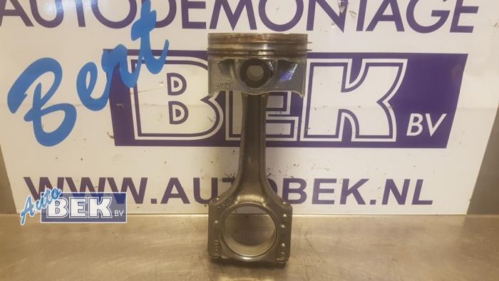 Usados Pistón Audi A4 Avant (B8) 1.8 TFSI 16V Precio de solicitud ofrecido por Auto Bek