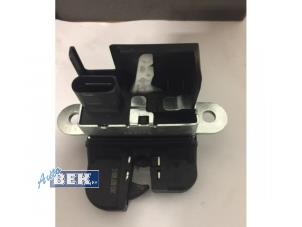 Used Tailgate lock mechanism Volkswagen Caddy IV 2.0 TDI 102 Price € 14,95 Margin scheme offered by Auto Bek