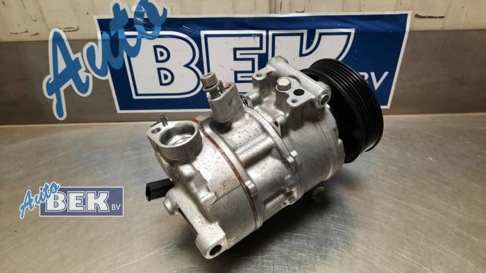 Air conditioning pump from a Volkswagen Caddy Alltrack 2.0 TDI 102 2020
