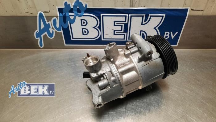 Air conditioning pump from a Volkswagen Caddy Alltrack Combi 2.0 TDI 102 2018