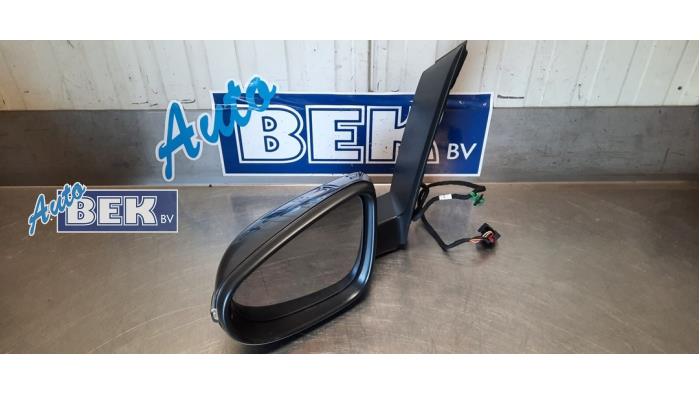 Wing mirror, left from a Volkswagen Touran (1T3) 1.4 16V TSI 170 2015