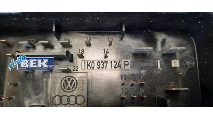 Fuse box from a Volkswagen Golf V (1K1) 2.0 GTI 16V 2008