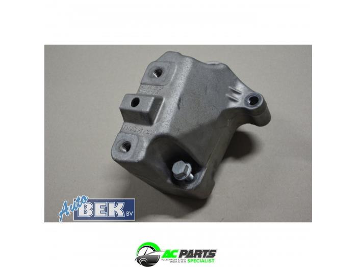 Engine mount from a Volkswagen Caddy 2020