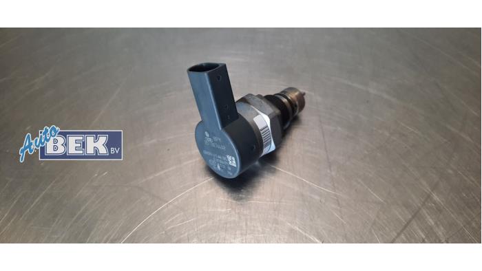 Kraftstoffdruck Sensor van een Volkswagen Amarok 2.0 BiTDI 16V 180 4Motion 2015