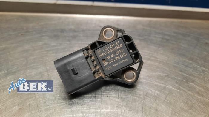 Fuel pressure sensor from a Volkswagen Caddy Combi III (2KB,2KJ) 1.2 TSI 2015
