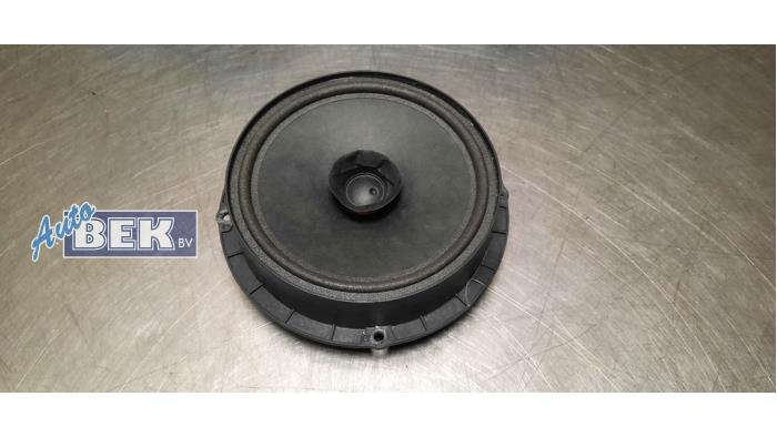 Speaker from a Volkswagen Up! (121) 1.0 12V 60 2014