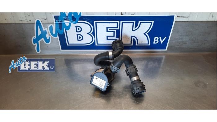 Begagnade Extra vattenpump Audi Q5 (8RB) 2.0 TDI 16V Quattro Pris € 39,95 Marginaltabell erbjuds av Auto Bek