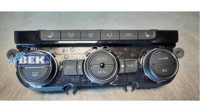 Heater control panel from a Volkswagen Passat Variant (3G5) 1.4 GTE 16V 2019