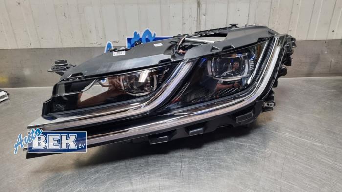 Używane Reflektor lewy Volkswagen Arteon (3HAB) 2.0 TDI 16V Cena € 400,00 Procedura marży oferowane przez Auto Bek