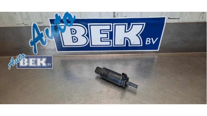 Używane Pompa spryskiwacza reflektorów Volkswagen Caddy Alltrack Combi 1.0 TSI 12V Cena € 14,95 Procedura marży oferowane przez Auto Bek