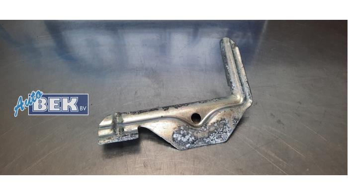 Battery bracket