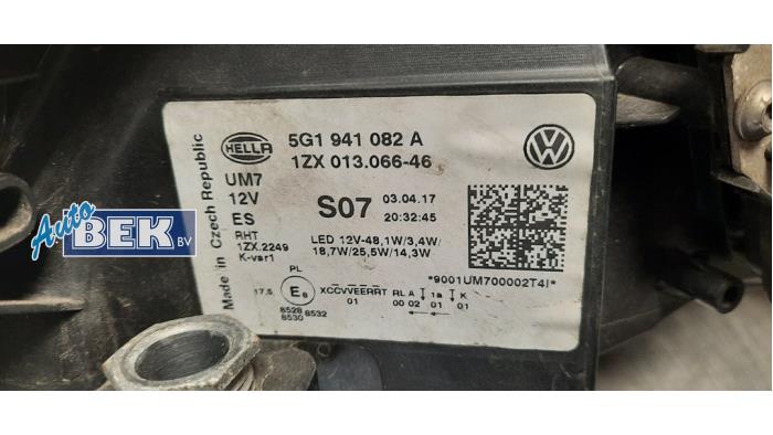 Optique avant principal droit d'un Volkswagen Golf VII (AUA) 2.0 R 4Motion 16V 2017