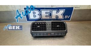 Usados Rejilla de aire de salpicadero Volkswagen Polo V (6R) Precio de solicitud ofrecido por Auto Bek