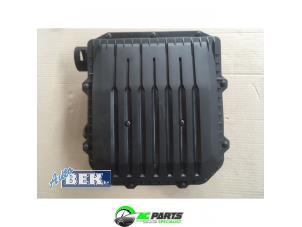 Używane Obudowa filtra powietrza Volkswagen Polo VI (AW1) 1.0 12V BlueMotion Technology Cena € 47,99 Procedura marży oferowane przez Auto Bek