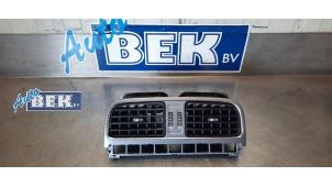 Usados Rejilla de aire de salpicadero Volkswagen Polo V (6R) Precio € 25,00 Norma de margen ofrecido por Auto Bek