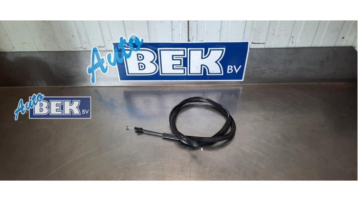 Bonnet release cable from a Volkswagen Tiguan (AD1) 2.0 TDI 16V BlueMotion Techn.SCR 4Motion 2016