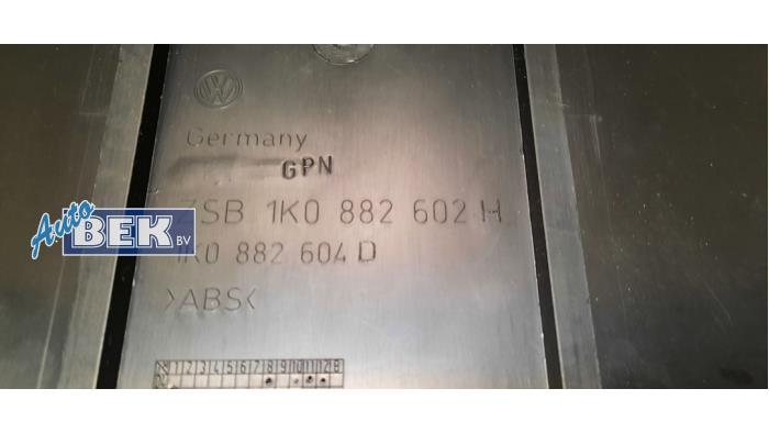Compartiment de rangement plafond d'un Volkswagen Eos (1F7/F8)  2011