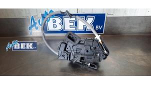 Usagé Serrure portière mécanique 4portes arrière gauche Volkswagen Touran (5T1) 1.6 TDI SCR BlueMotion Technology Prix € 40,00 Règlement à la marge proposé par Auto Bek