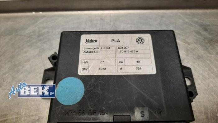 Módulo PDC de un Volkswagen Passat CC (357) 2.0 TDI 16V 135 2011