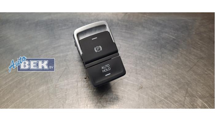Interruptor de freno de mano de un Volkswagen Golf VII Variant (AUVV) 1.6 TDI BlueMotion 16V 2015