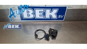 Used Central locking motor Volkswagen Beetle (16AB) 2.0 TDI 16V Price on request offered by Auto Bek