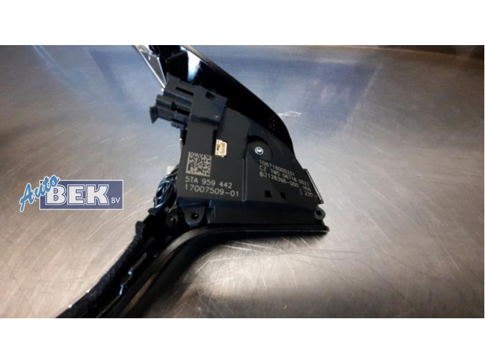 Steering wheel switch from a Volkswagen Tiguan (AD1) 1.4 TSI 16V 2022