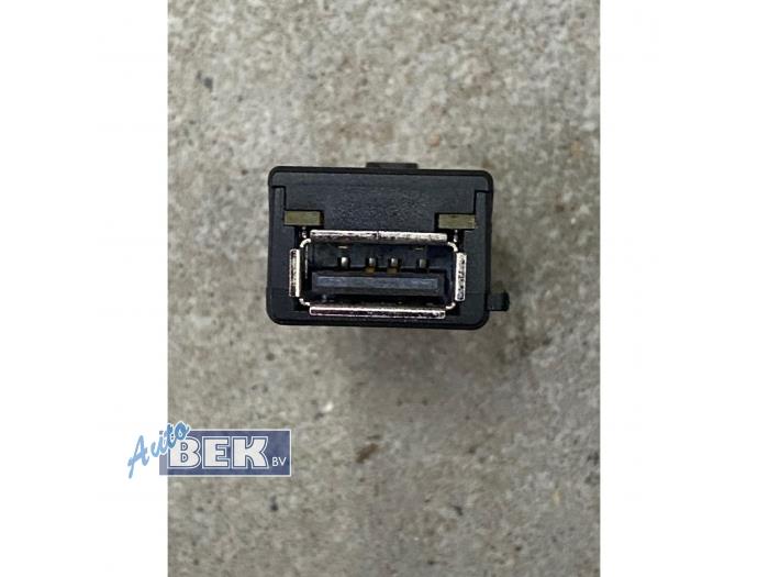 Gebrauchte Modul USB Volkswagen Caddy Alltrack Combi 1.0 TSI 12V Preis € 9,95 Margenregelung angeboten von Auto Bek