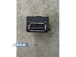 Begagnade USB-modul Volkswagen Caddy Alltrack Combi 1.0 TSI 12V Pris € 9,95 Marginaltabell erbjuds av Auto Bek