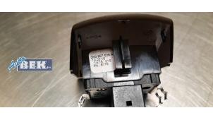 Używane Czujnik swiatla Volkswagen Caddy Alltrack Combi 2.0 TDI 102 Cena € 18,00 Procedura marży oferowane przez Auto Bek