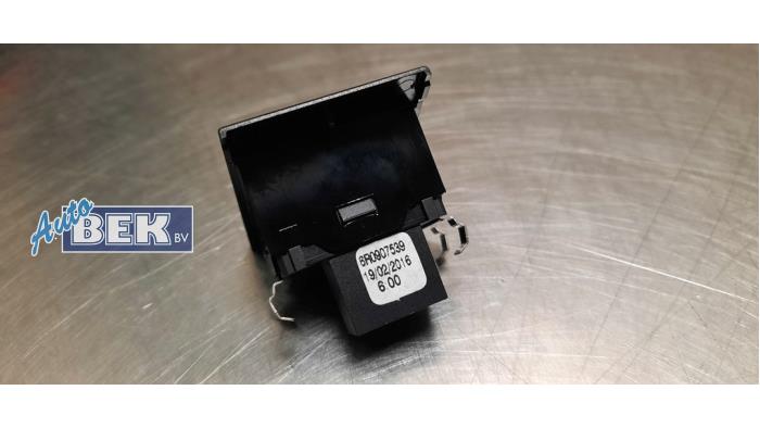 Begagnade Ljussensor Volkswagen Polo V (6R) 1.4 TDI 12V 90 Pris € 9,94 Marginaltabell erbjuds av Auto Bek