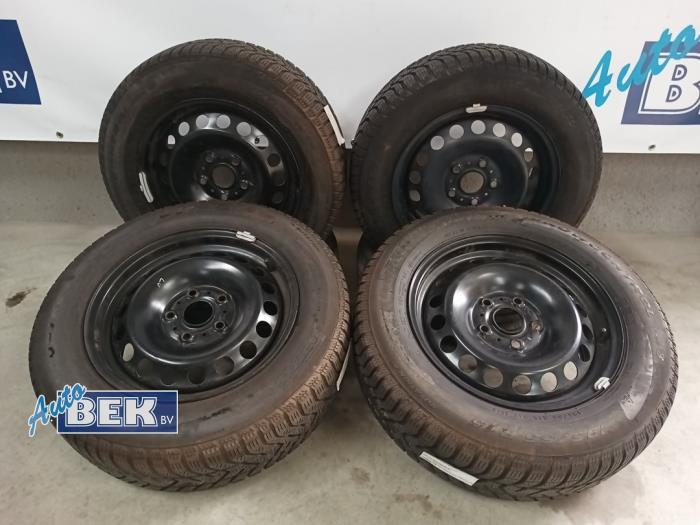Set of wheels from a Volkswagen Golf VII (AUA) 1.0 TSI 12V BlueMotion 2017