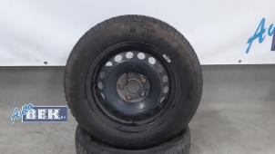 Usagé Jante + pneu d'hiver Volkswagen Golf Prix € 100,00 Règlement à la marge proposé par Auto Bek