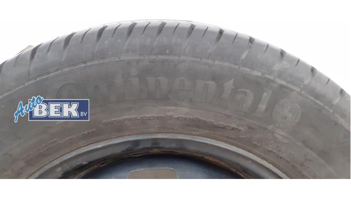 Wheel + tyre from a Volkswagen Golf VII (AUA) 1.4 TGI 16V 2015