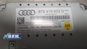 Innerdisplay från en Audi A4 Avant (B8) 2.0 TDI 16V 2012