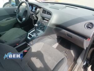 Used Right airbag (dashboard) Peugeot 5008 I (0A/0E) 1.6 HDiF 16V Price € 350,00 Margin scheme offered by Auto Bek