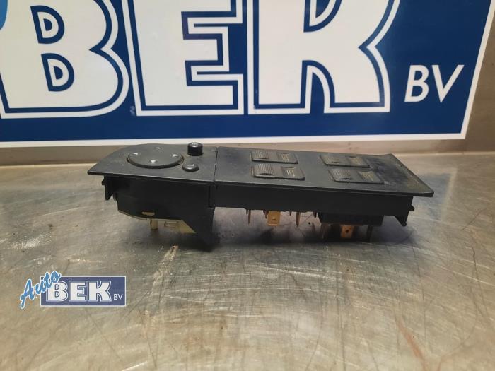 Usados Interruptor de ventanilla eléctrica Audi Cabrio (B4) 2.3 E Precio de solicitud ofrecido por Auto Bek