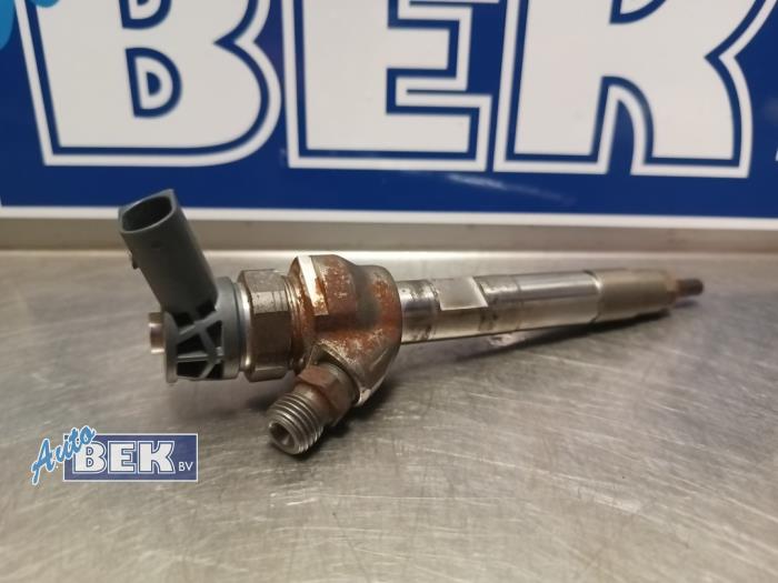 Injector (diesel) from a BMW 3 serie Touring (F31) 318d 2.0 16V 2016