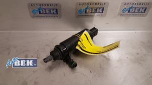Używane Pompa spryskiwacza reflektorów Skoda Superb Combi (3V5) 2.0 TDI Cena € 8,99 Procedura marży oferowane przez Auto Bek