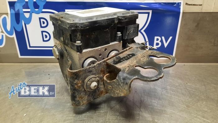 ABS Pumpe van een Dodge Caliber 2.0 CRD 16V 2007