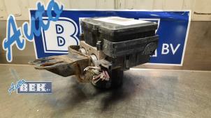 ABS Pumpe van een Dodge Caliber 2.0 CRD 16V 2007